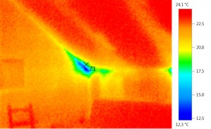 Rosný bod v podkrovní místnosti zjištěný termokamerou
